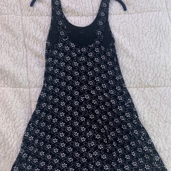 Dress - Picture 3 of 9